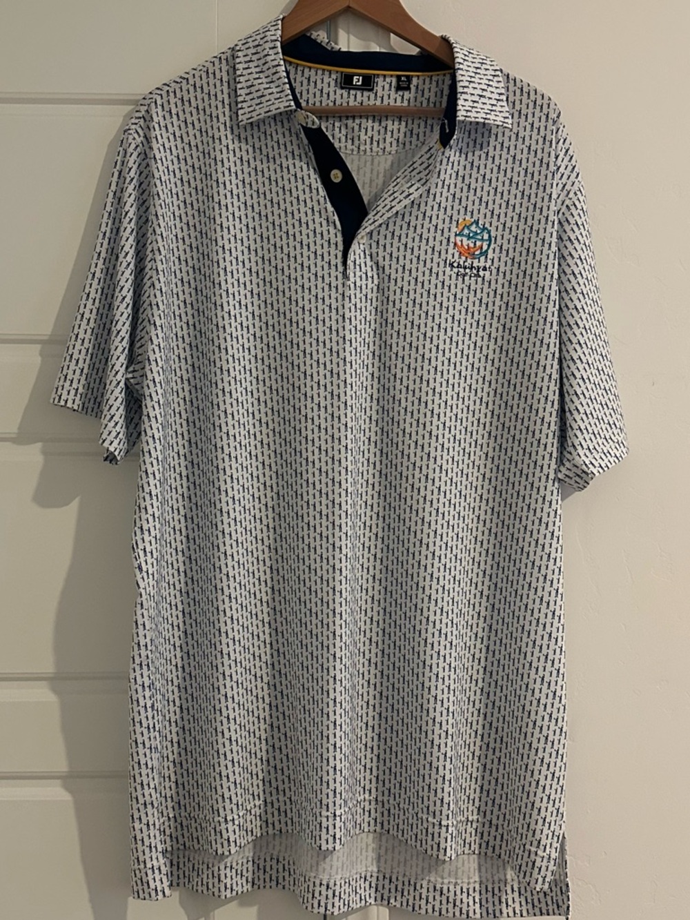 FootJoy Kaluhyat Golf Club Men's White & Navy Printed Polo Shirt